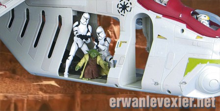 Yoda arrive avec des soldats clones